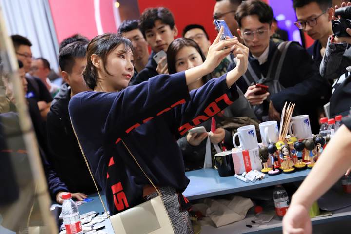 2018-10-13 展会：与水友自拍